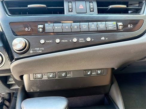 Used 2025 Lexus ES 350 w/ Premium Package image 34