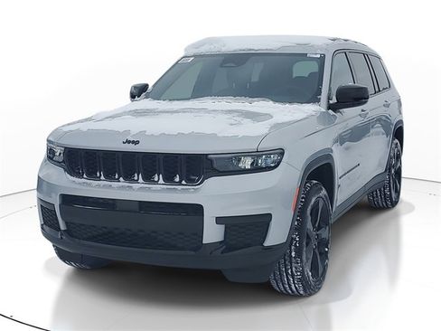 New 2025 Jeep Grand Cherokee L Altitude image 2