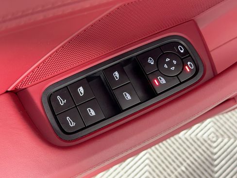 Certified 2022 Porsche Panamera image 13