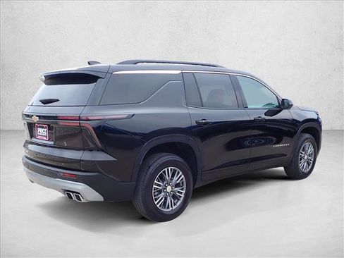 Used 2025 Chevrolet Traverse LT w/ Driver Confidence Package AWD/4WD image 4