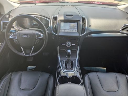 Used 2018 Ford Edge Titanium w/ Equipment Group 302A AWD/4WD image 18