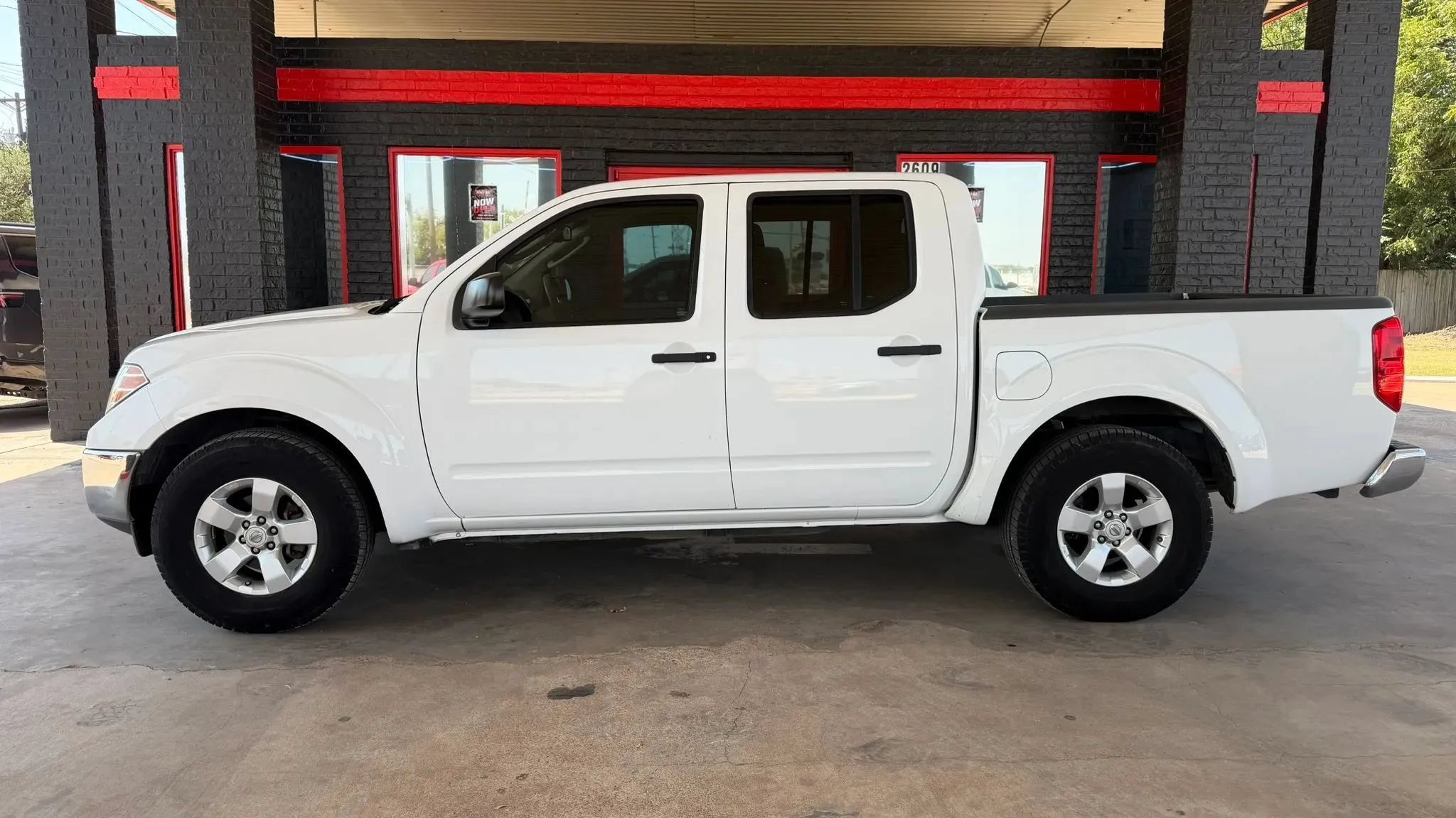Used 2011 Nissan Frontier SV w/ SV Premium Utility Pkg RWD image 3