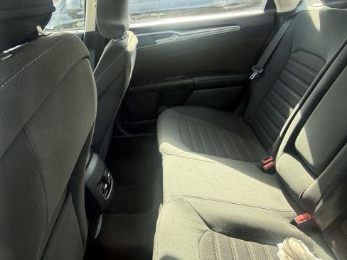 Used 2019 Ford Fusion SE FWD image 6