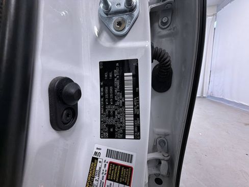 Used 2023 Toyota Highlander Limited AWD/4WD image 29