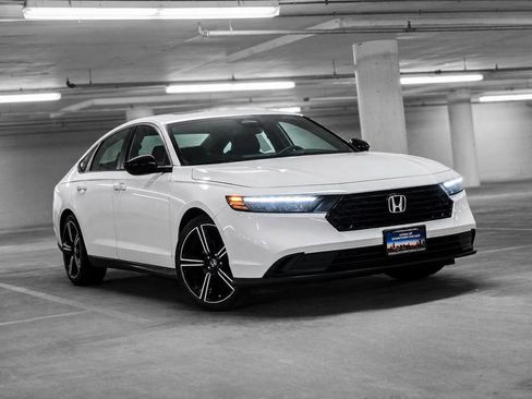 Used 2023 Honda Accord Sport image 4
