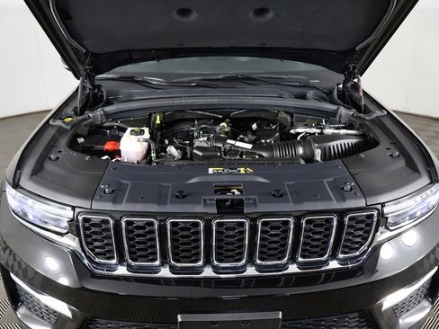 Used 2023 Jeep Grand Cherokee Limited AWD/4WD image 22