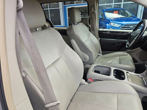 Used 2011 Chrysler Town & Country Limited FWD image 12