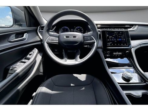 Certified 2024 Jeep Grand Cherokee Laredo AWD/4WD image 8