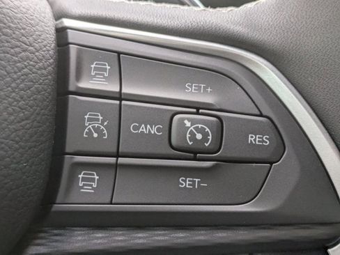 New 2025 Jeep Grand Cherokee Altitude image 23