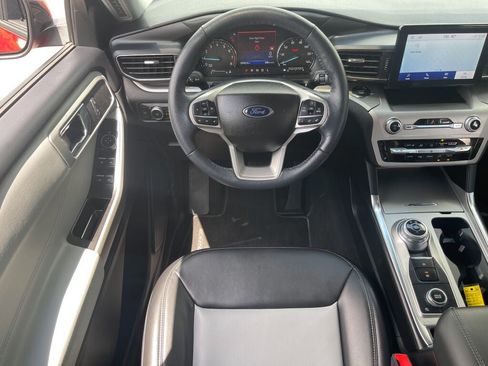 Used 2022 Ford Explorer XLT w/ Equipment Group 202A AWD/4WD image 2