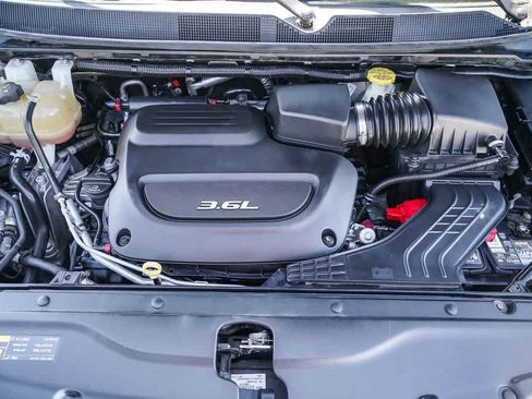 Used 2017 Chrysler Pacifica Limited w/ UConnect Theater Package FWD image 27