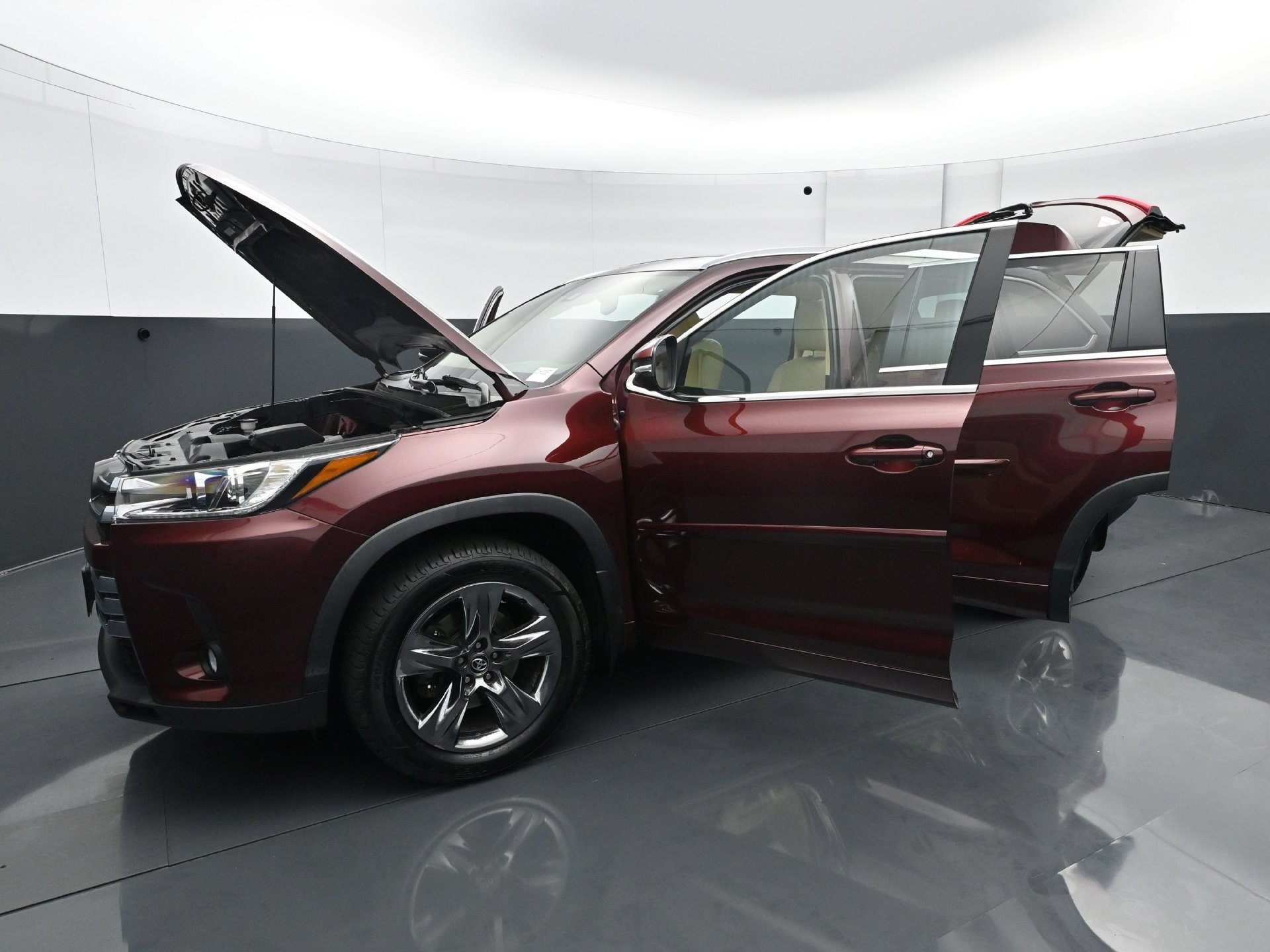Used 2018 Toyota Highlander Limited Platinum w/ Carpet Mat Package (TMS) AWD/4WD image 27