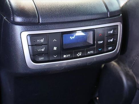 Used 2017 Toyota Highlander Limited AWD/4WD image 17