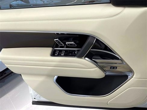 Used 2025 Land Rover Range Rover Long Wheelbase SE image 13