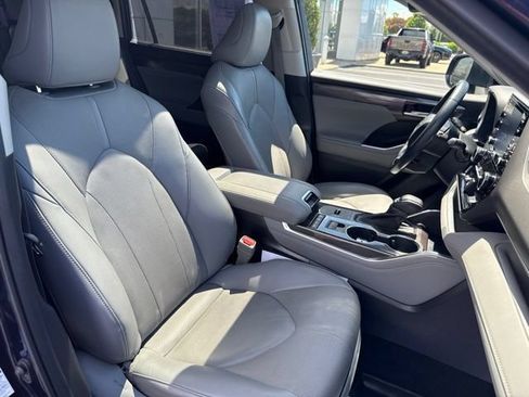Used 2022 Toyota Highlander Limited AWD/4WD image 28