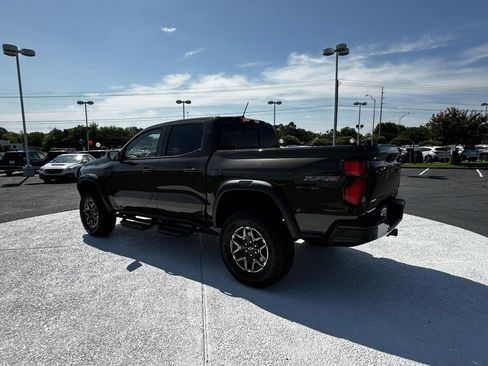 Used 2025 Chevrolet Colorado ZR2 w/ Technology Package AWD/4WD image 5