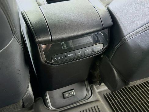Used 2024 Toyota Highlander XSE FWD image 31