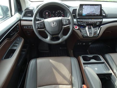 Used 2025 Honda Odyssey Elite image 14