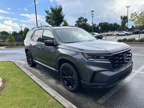 Certified 2025 Honda Pilot Black Edition image 5