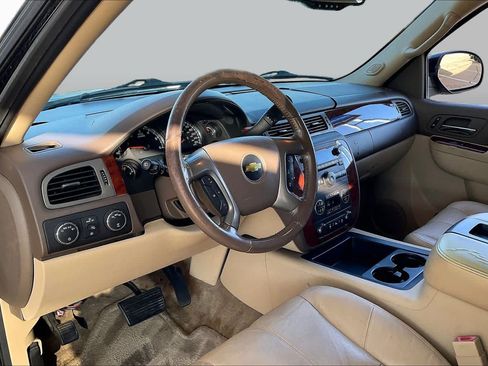 Used 2013 Chevrolet Tahoe LT w/ Luxury Package AWD/4WD image 17