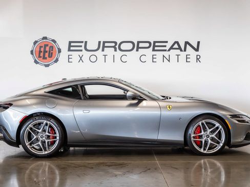 Used 2021 Ferrari Roma RWD image 10