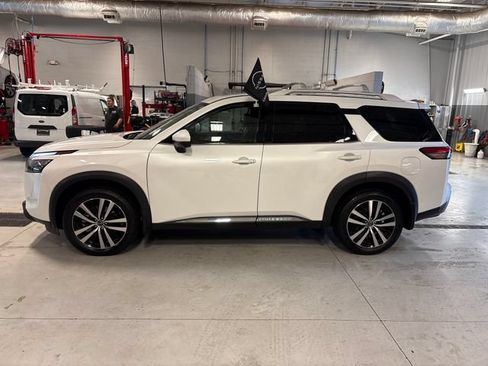 Certified 2025 Nissan Pathfinder Platinum w/ Cargo Package FWD image 2