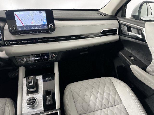 Used 2023 Mitsubishi Outlander SEL AWD/4WD image 25