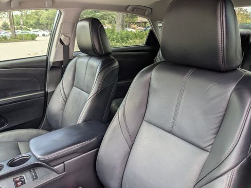 Used 2017 Toyota Avalon XLE Premium FWD image 8