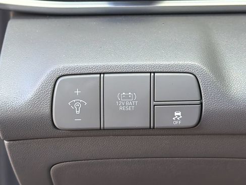 Used 2025 Hyundai Elantra Hybrid FWD image 20