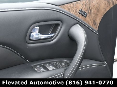 Used 2023 INFINITI QX80 Premium Select w/ All-Season Package image 19