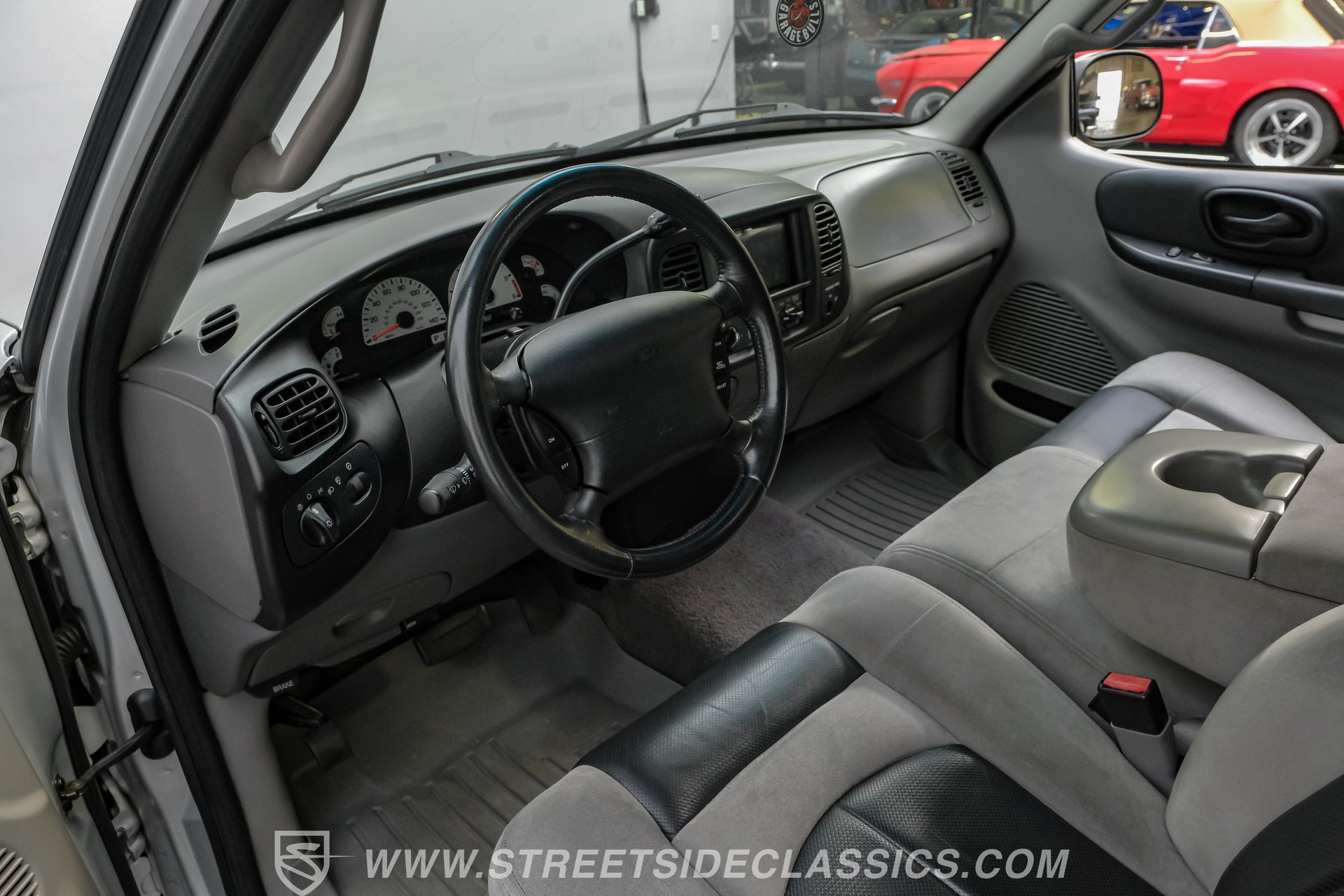 Used 2001 Ford F150 Lightning RWD image 4
