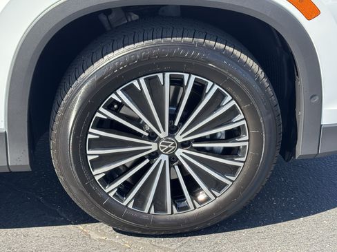Certified 2025 Volkswagen Tiguan S AWD/4WD image 10