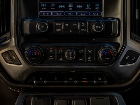 Used 2019 Chevrolet Silverado 2500 LTZ w/ Duramax Plus Package image 25