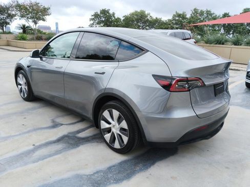 Used 2024 Tesla Model Y Long Range AWD/4WD image 2