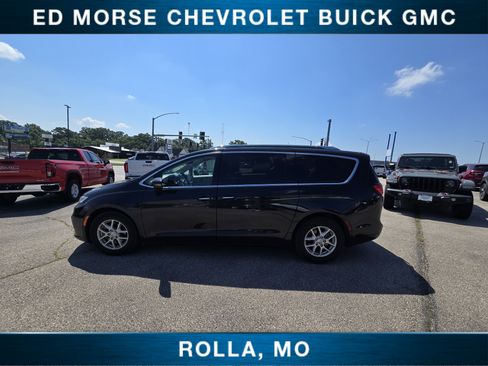 Used 2021 Chrysler Pacifica Touring-L FWD image 6