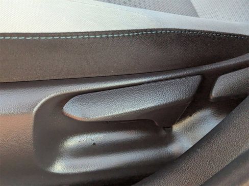 Used 2022 Toyota Prius LE image 21