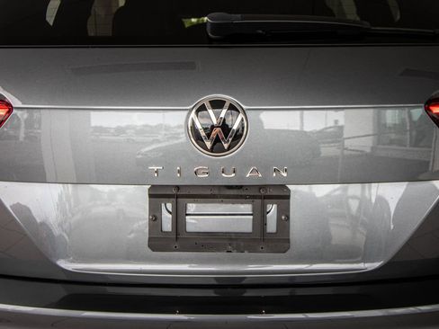 Certified 2023 Volkswagen Tiguan SE R-Line FWD image 15