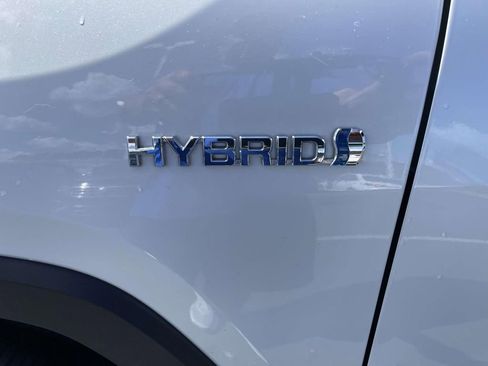 Used 2021 Toyota RAV4 XLE Premium image 23