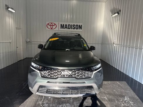 Used 2023 Kia Sorento S w/ Panoramic Sunroof Package AWD/4WD image 7