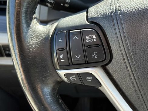 Used 2016 Toyota Sienna XLE w/ XLE Navigation Package FWD image 25