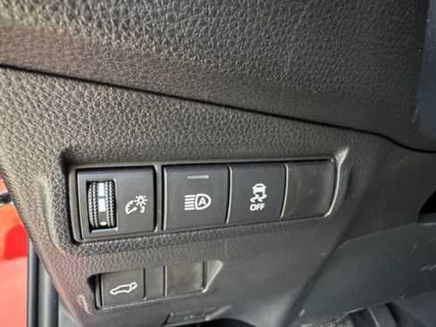 Used 2026 Toyota Corolla Cross XLE w/ Convenience Package FWD image 6