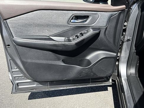 Certified 2023 Nissan Rogue SV FWD image 19