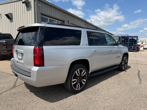 Used 2019 Chevrolet Suburban LT w/ RST Edition AWD/4WD image 4
