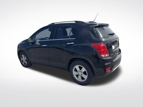 Used 2019 Chevrolet Trax LT w/ LT Convenience Package FWD image 2