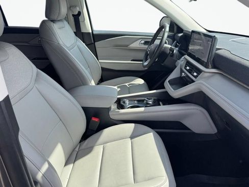 Used 2025 Ford Explorer Active w/ Active Comfort Package AWD/4WD image 30