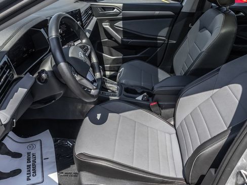 Certified 2025 Volkswagen Jetta SE FWD image 13
