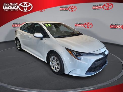 Used 2022 Toyota Corolla LE FWD image 1
