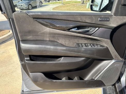 Used 2019 Cadillac Escalade Platinum image 22