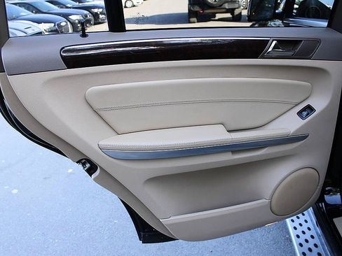 Used 2012 Mercedes-Benz GL 550 4MATIC image 14
