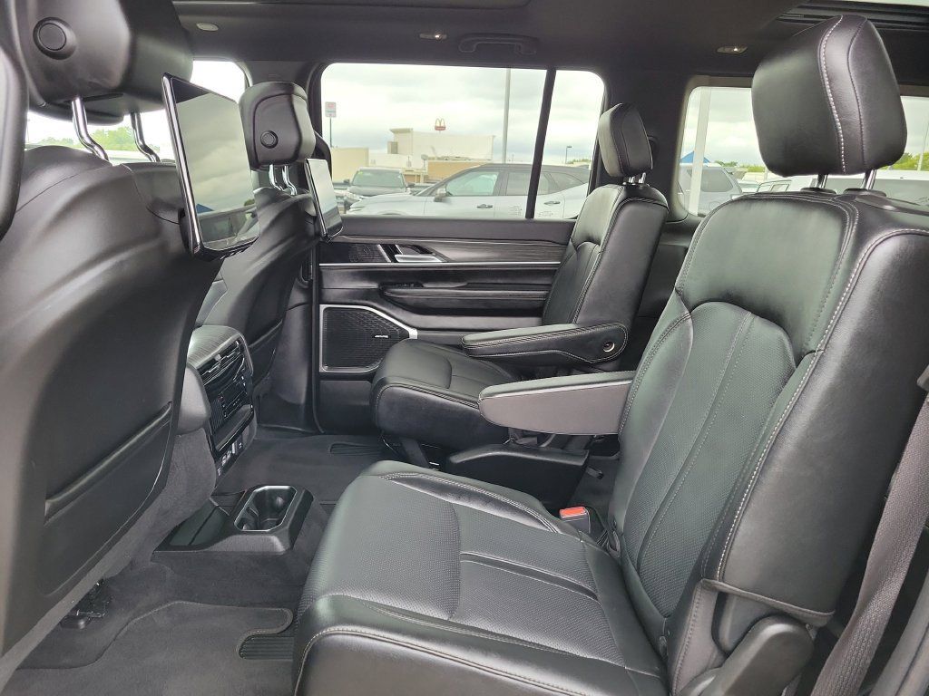 Used 2023 Jeep Wagoneer Series II w/ Premium Group I AWD/4WD image 25